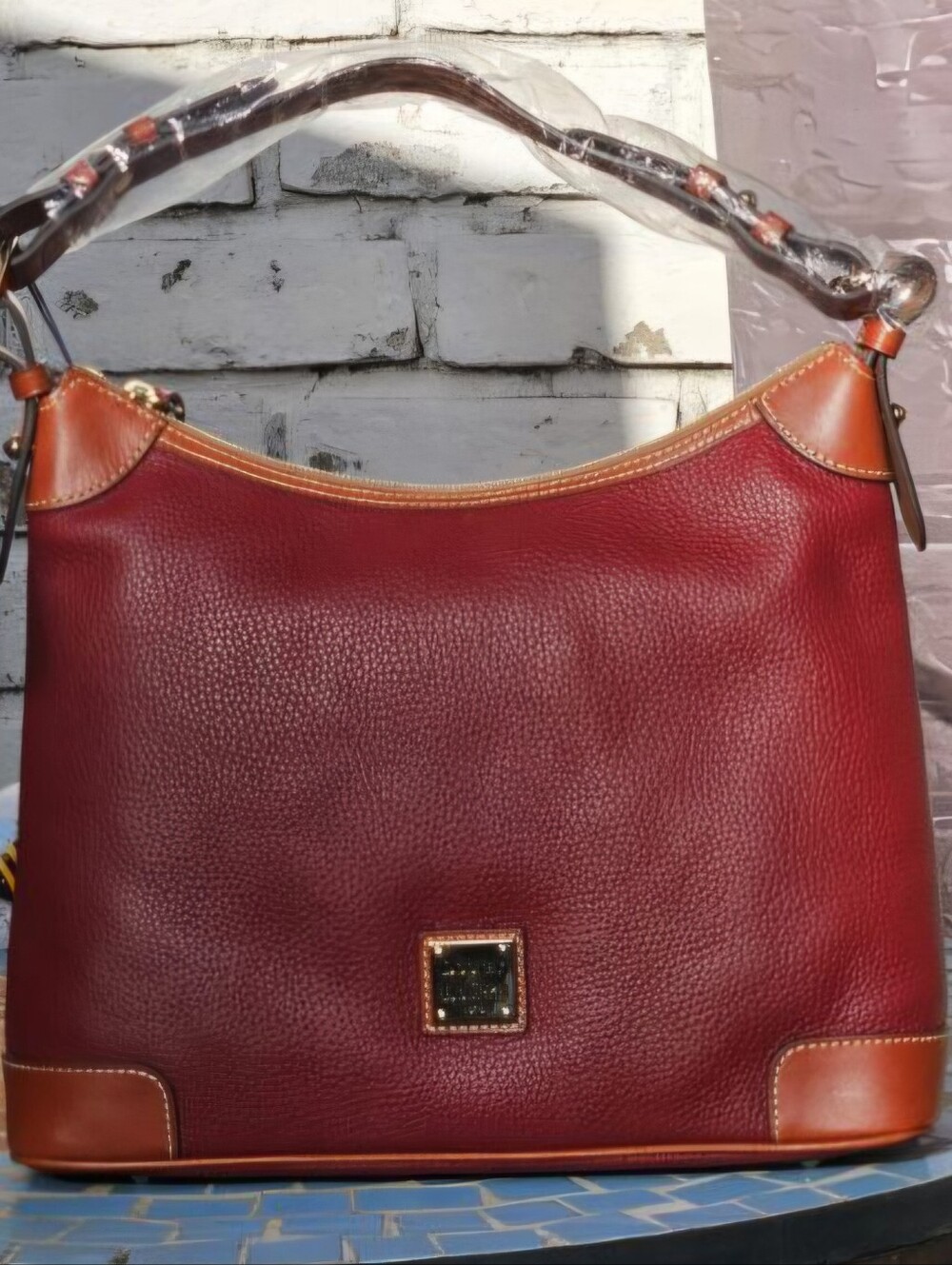 NWT. Dooney & Bourke Cranberry Pebble Leather Hobo💖